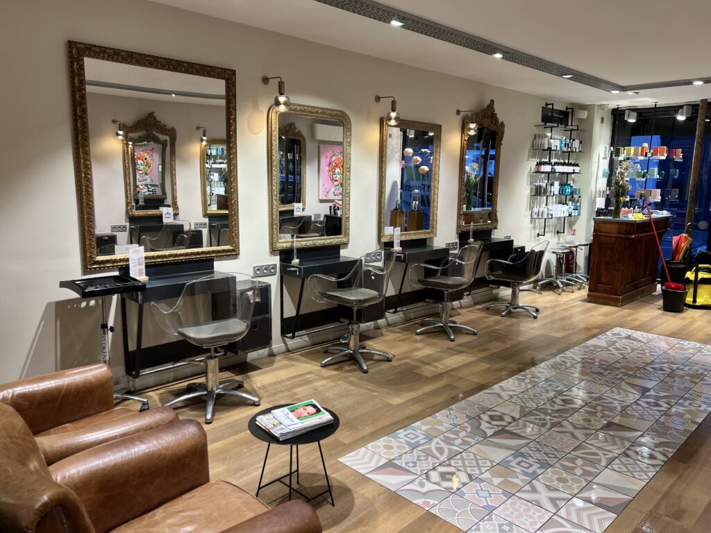 Nettoyage professionnel d'un salon de coiffeur par Nectar Proprté